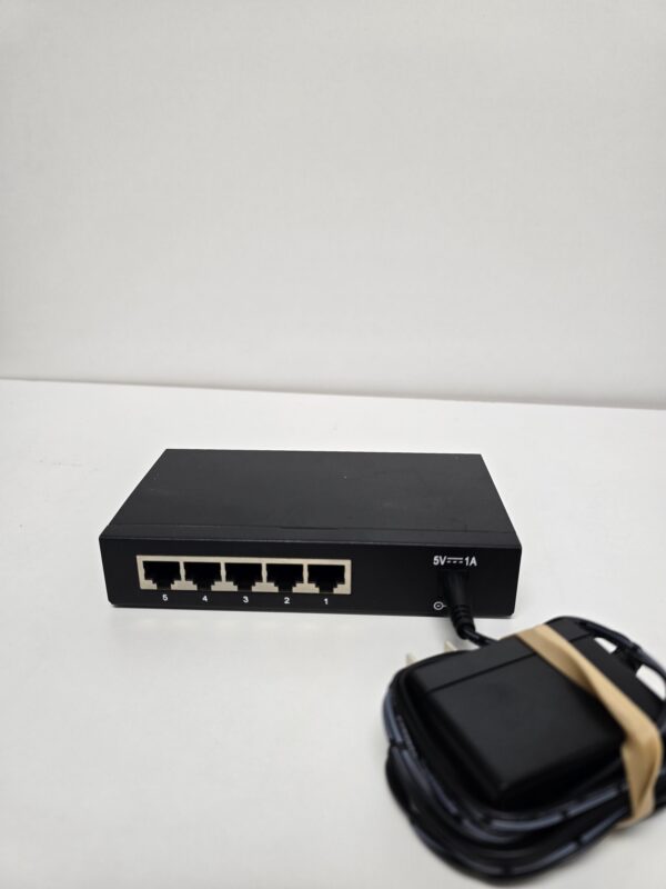 Intellinet 5-Port Gigabit Desktop Switch, Metal Housing - Image 4