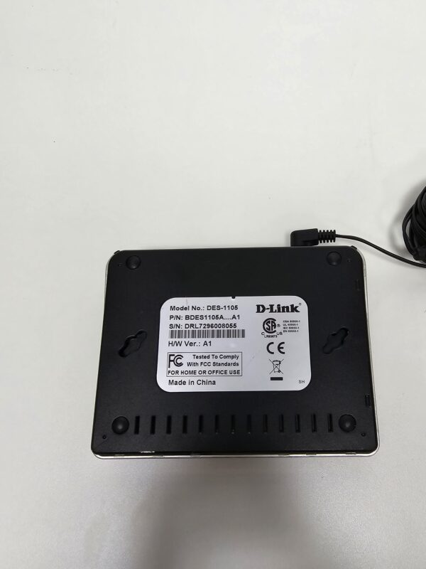 D-Link DES 1105 Desktop Switch - Switch - Image 2
